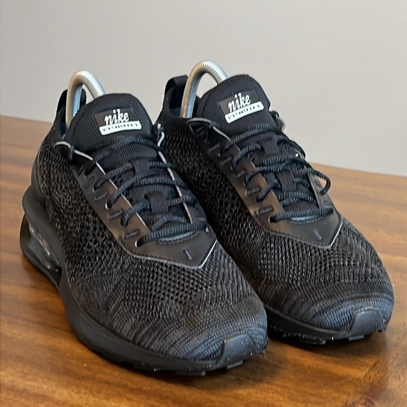 Nike Air Max Flyknit Racer Triple Black Size 7 Mens Shoes FD2764-001 - Picture 2 of 13